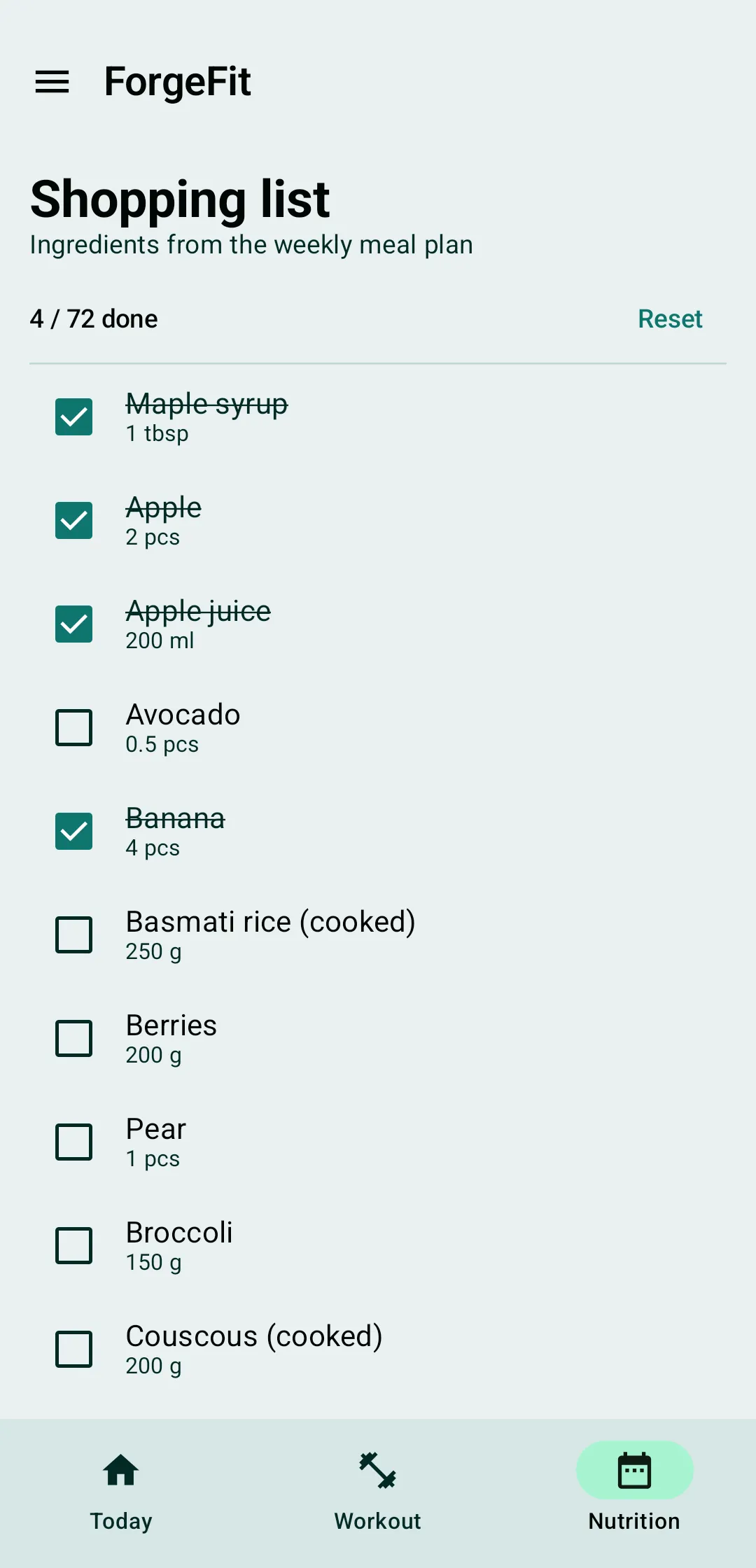 Shopping list with ingredients from the weekly nutrition plan, partly ticked off.